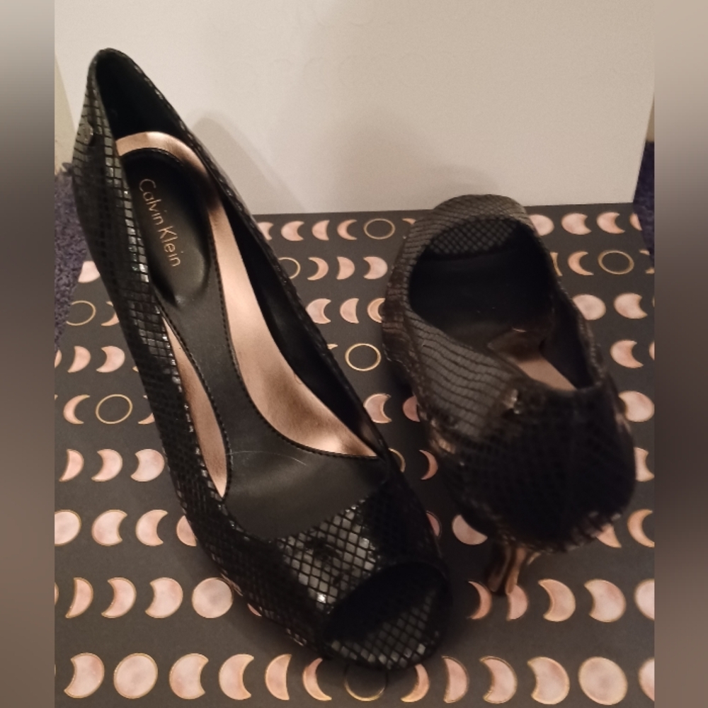 8 Calvin Klein Kyle Classic Python Print Black Op… - image 1